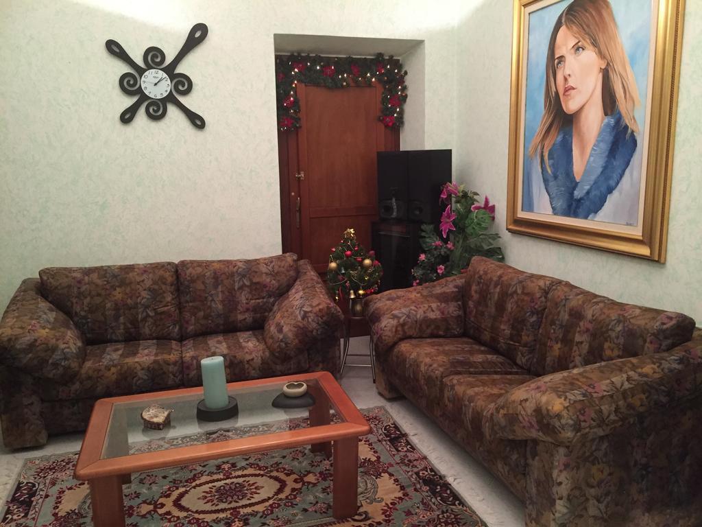 L'Aurora Viola Bed & Breakfast Carbonia Bagian luar foto