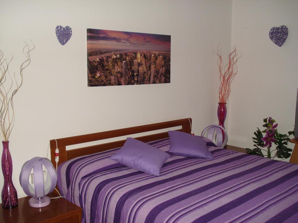 L'Aurora Viola Bed & Breakfast Carbonia Ruang foto