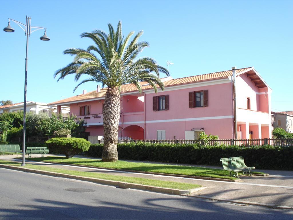 L'Aurora Viola Bed & Breakfast Carbonia Ruang foto