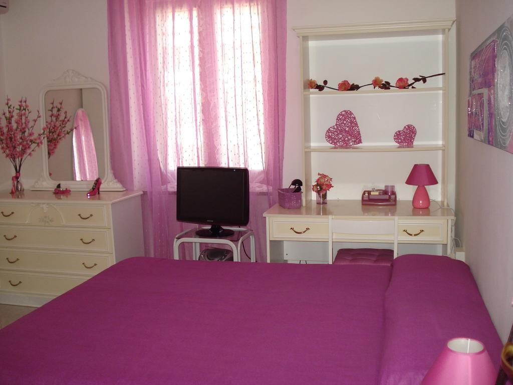 L'Aurora Viola Bed & Breakfast Carbonia Ruang foto