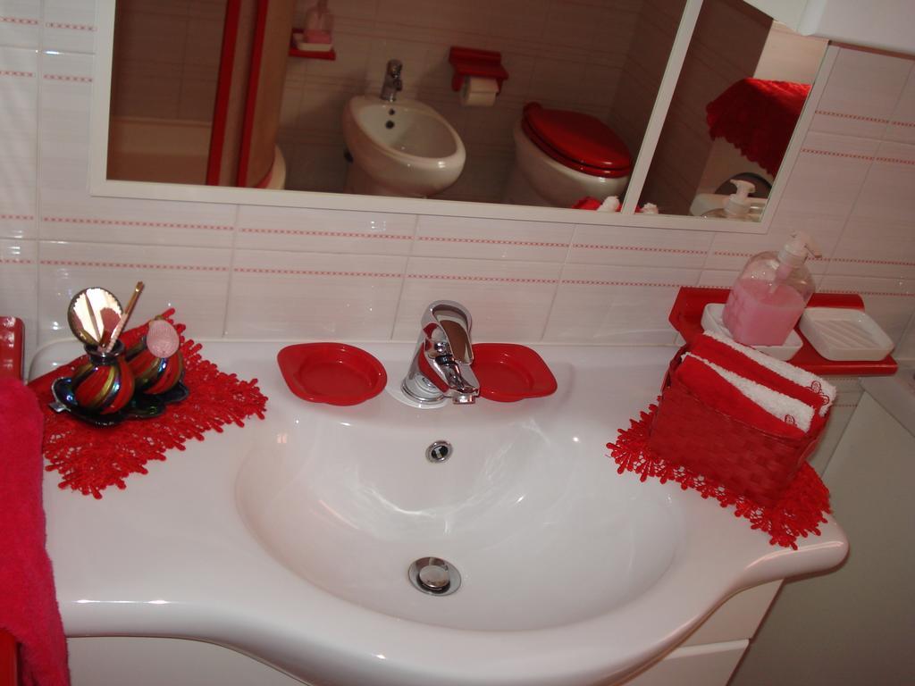 L'Aurora Viola Bed & Breakfast Carbonia Ruang foto