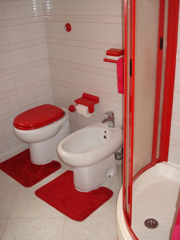 L'Aurora Viola Bed & Breakfast Carbonia Bagian luar foto