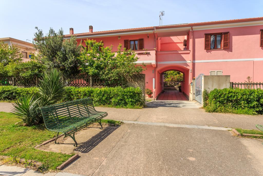 L'Aurora Viola Bed & Breakfast Carbonia Bagian luar foto