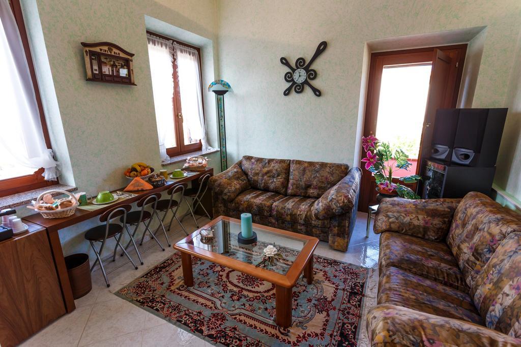 L'Aurora Viola Bed & Breakfast Carbonia Bagian luar foto