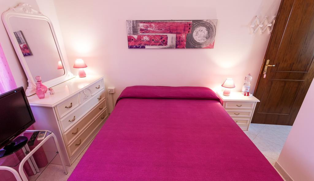 L'Aurora Viola Bed & Breakfast Carbonia Bagian luar foto