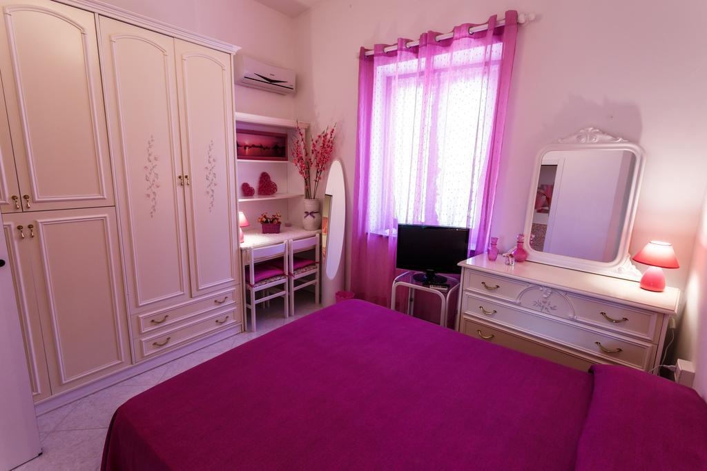 L'Aurora Viola Bed & Breakfast Carbonia Bagian luar foto
