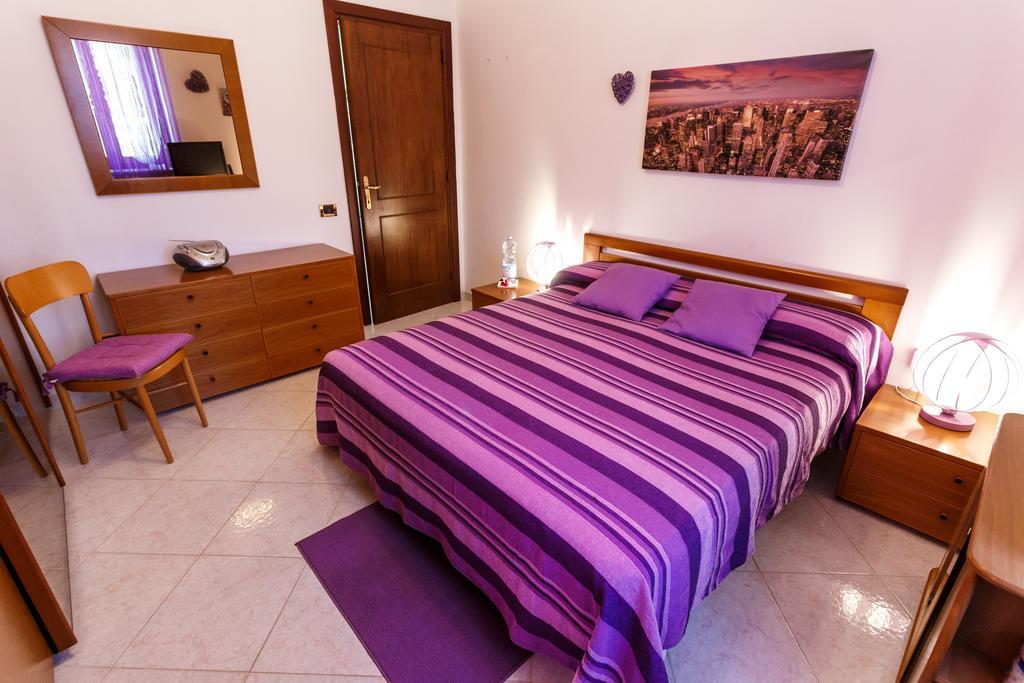 L'Aurora Viola Bed & Breakfast Carbonia Bagian luar foto