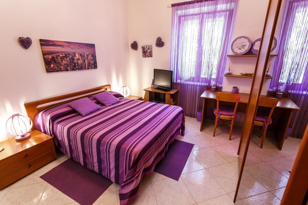 L'Aurora Viola Bed & Breakfast Carbonia Bagian luar foto