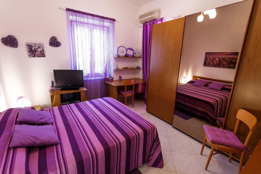 L'Aurora Viola Bed & Breakfast Carbonia Bagian luar foto