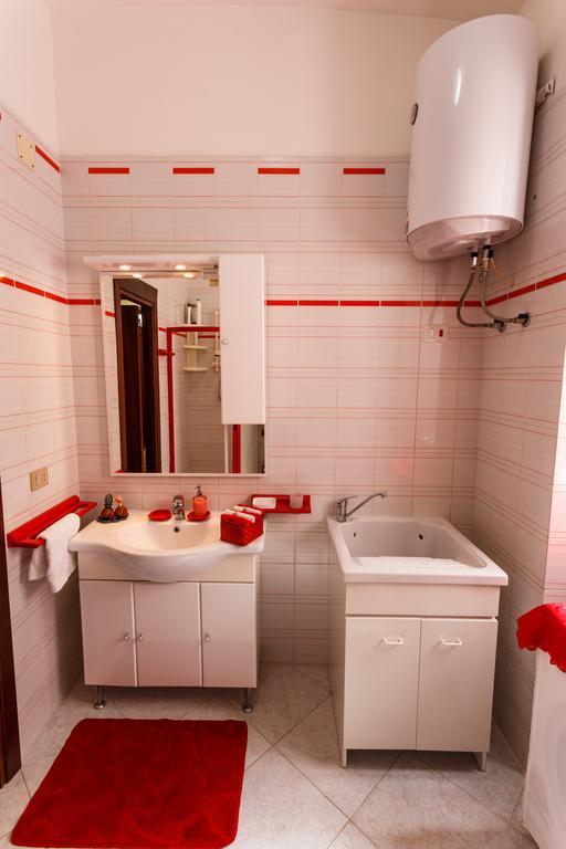 L'Aurora Viola Bed & Breakfast Carbonia Bagian luar foto