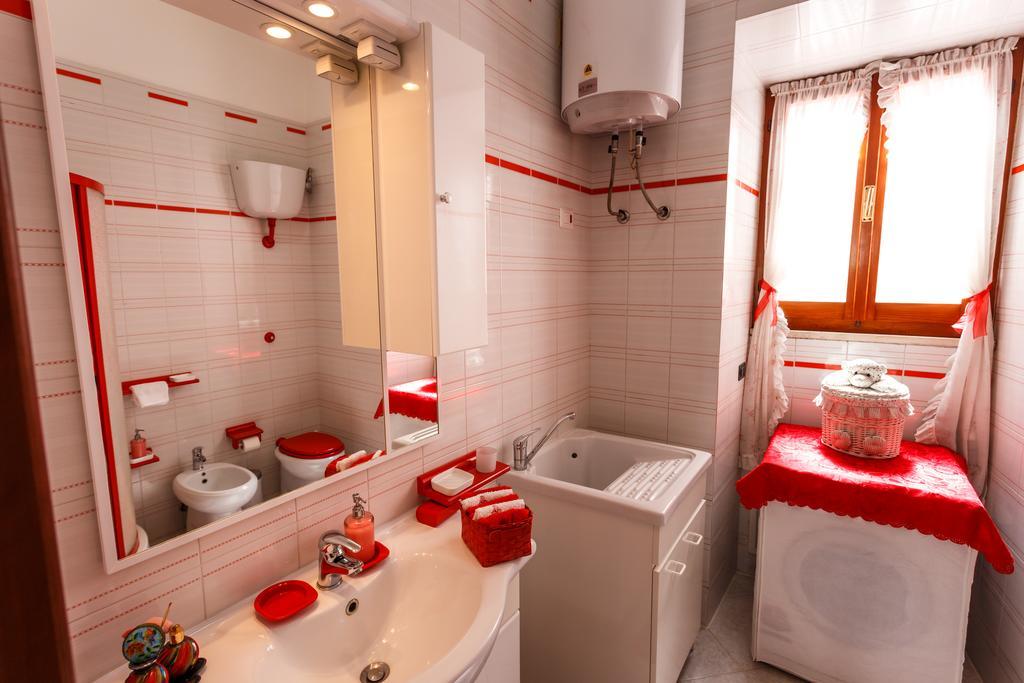 L'Aurora Viola Bed & Breakfast Carbonia Bagian luar foto