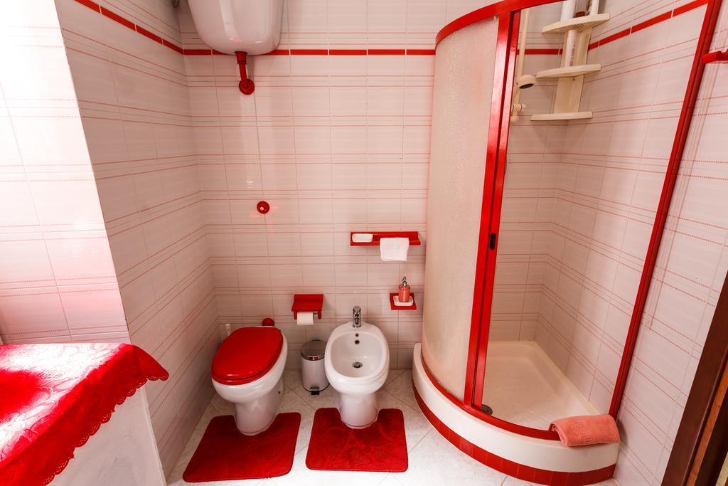 L'Aurora Viola Bed & Breakfast Carbonia Bagian luar foto
