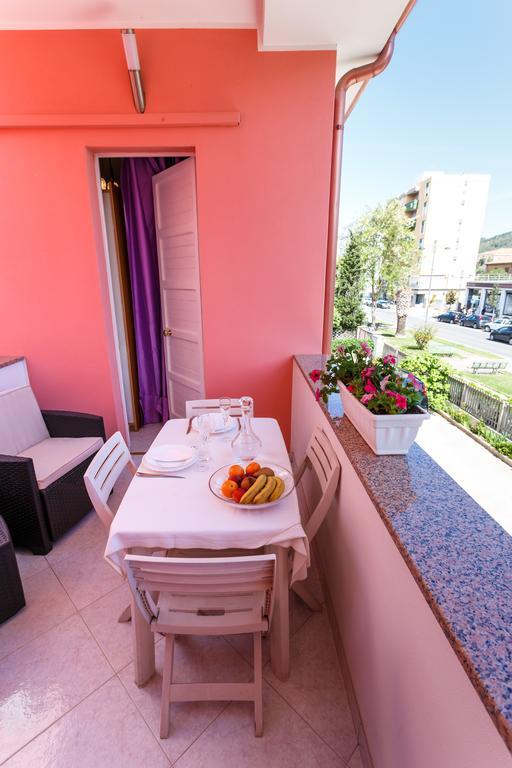 L'Aurora Viola Bed & Breakfast Carbonia Bagian luar foto