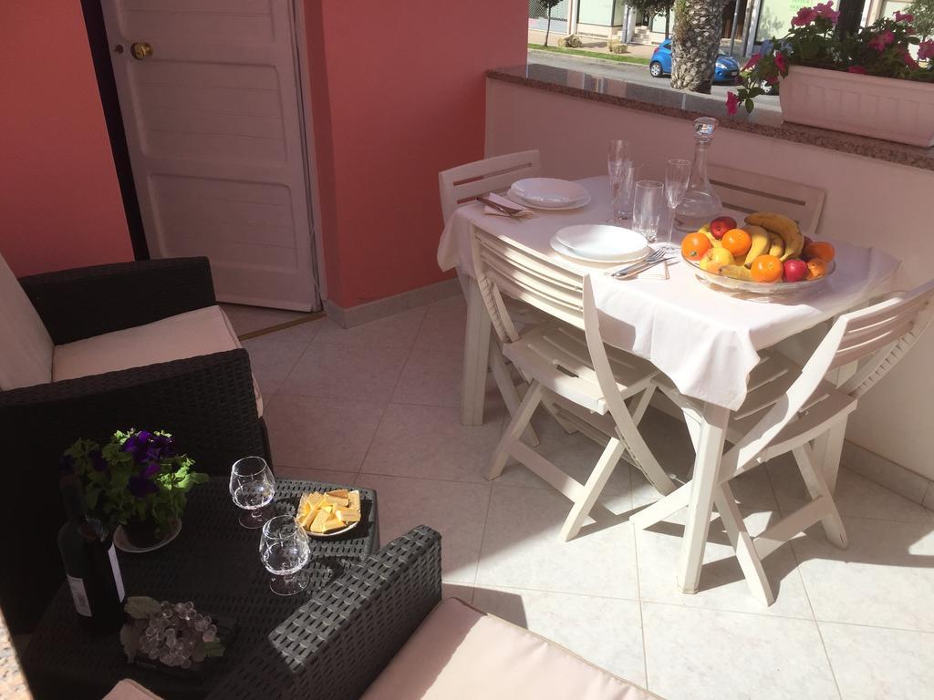 L'Aurora Viola Bed & Breakfast Carbonia Bagian luar foto
