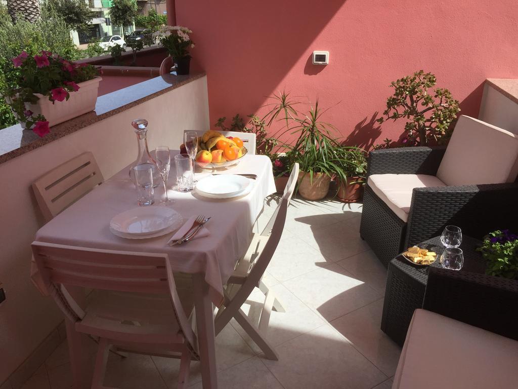 L'Aurora Viola Bed & Breakfast Carbonia Bagian luar foto