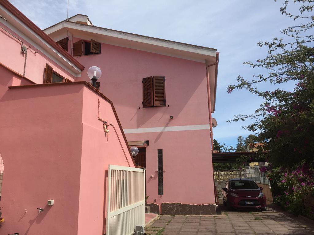 L'Aurora Viola Bed & Breakfast Carbonia Bagian luar foto