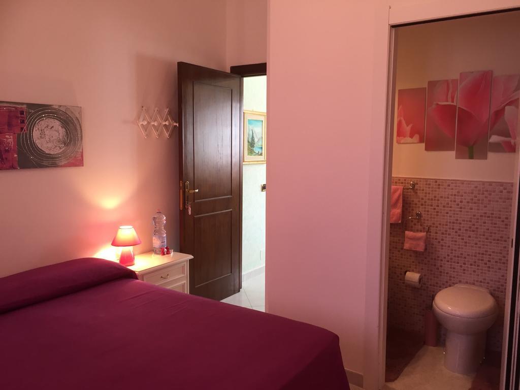 L'Aurora Viola Bed & Breakfast Carbonia Bagian luar foto